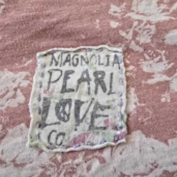 Magnolia Pearl "What You Love" Kitty Tee with Appliques - Picture 4 of 7